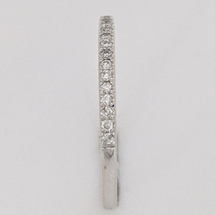 14K WHITE .11 CARAT TOTAL WEIGHT DIAMOND ROUND (22) ESTATE PRONG SET BAND 1.9 GRAMS