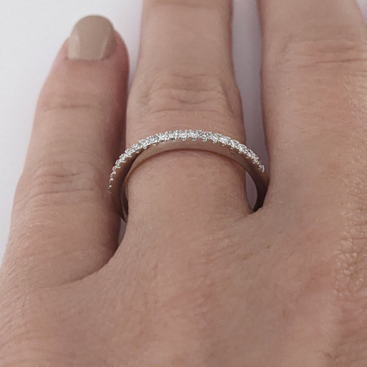 14K WHITE .11 CARAT TOTAL WEIGHT DIAMOND ROUND (22) ESTATE PRONG SET BAND 1.9 GRAMS