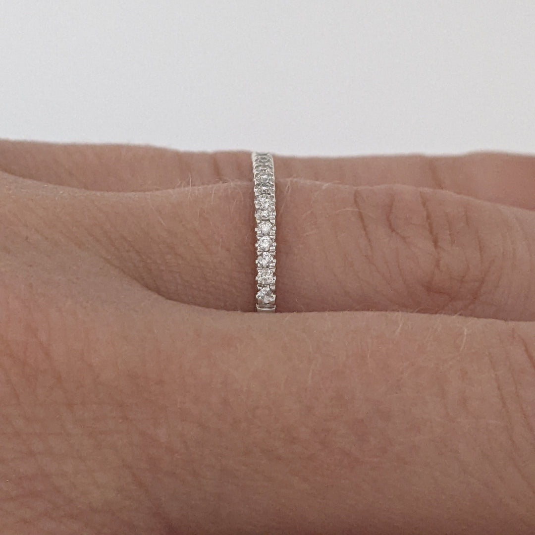 14K WHITE .11 CARAT TOTAL WEIGHT DIAMOND ROUND (22) ESTATE PRONG SET BAND 1.9 GRAMS