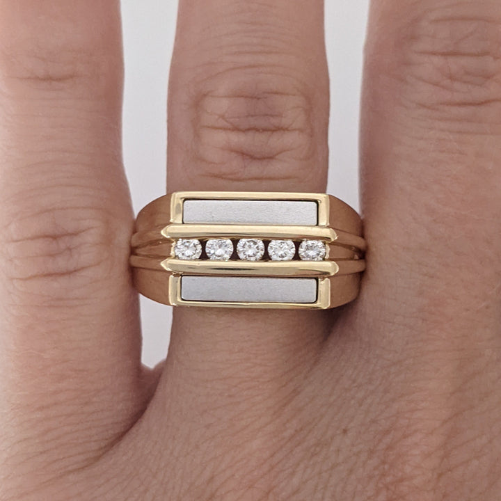 14K TWO-TONE .27 CARAT TOTAL WEIGHT (5) ROUND DIAMOND ESTATE RING 9.7 GRAMS