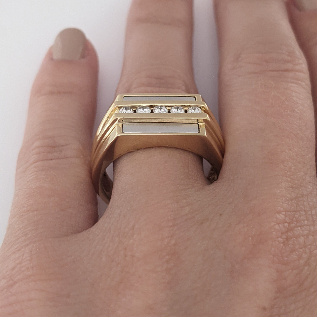 14K TWO-TONE .27 CARAT TOTAL WEIGHT (5) ROUND DIAMOND ESTATE RING 9.7 GRAMS