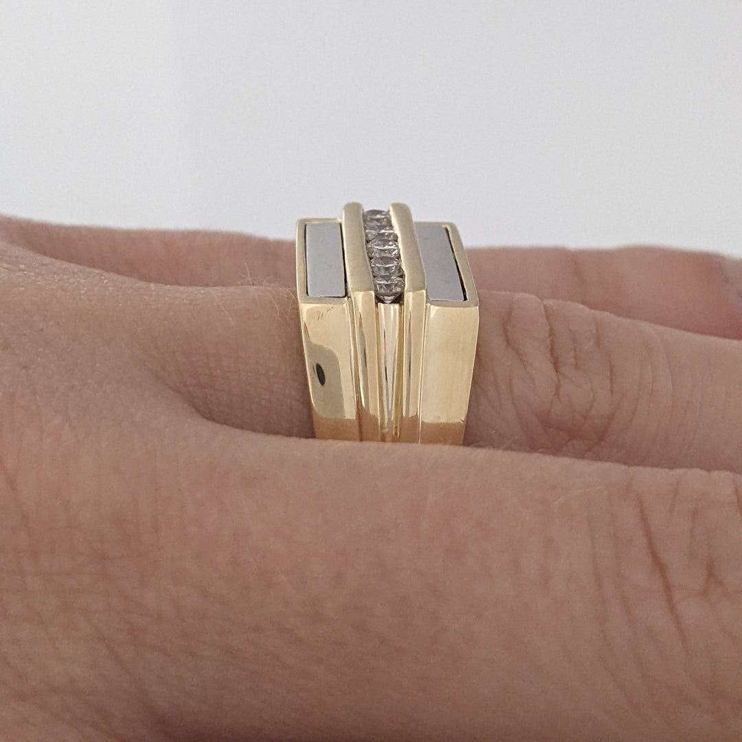 14K TWO-TONE .27 CARAT TOTAL WEIGHT (5) ROUND DIAMOND ESTATE RING 9.7 GRAMS