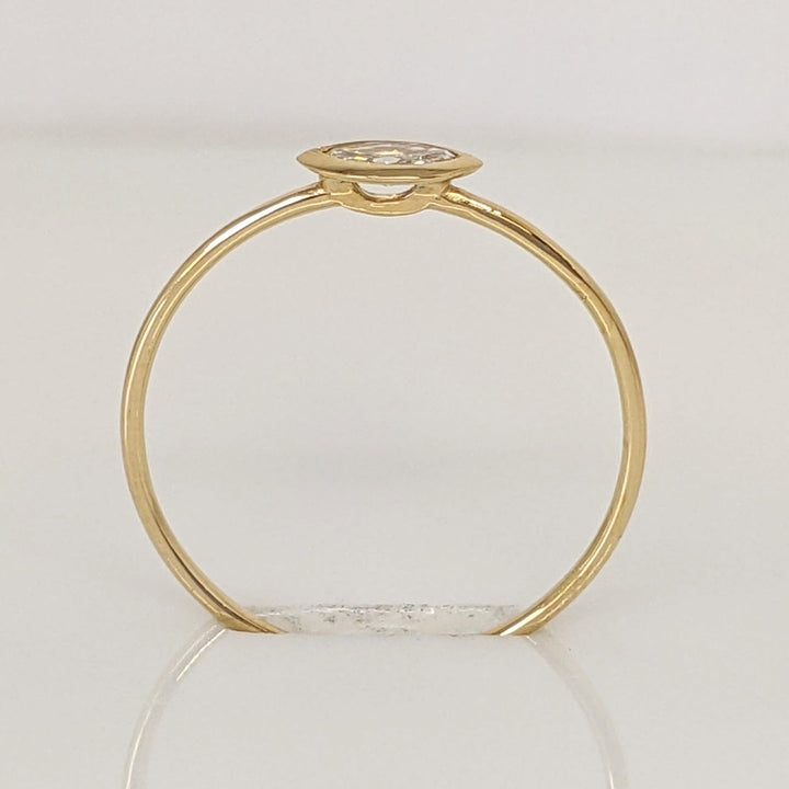 14K .14 CARAT TOTAL SI1 I DIAMOND MARQUISE BEZEL DAINTY ESTATE RING 0.5 GRAMS