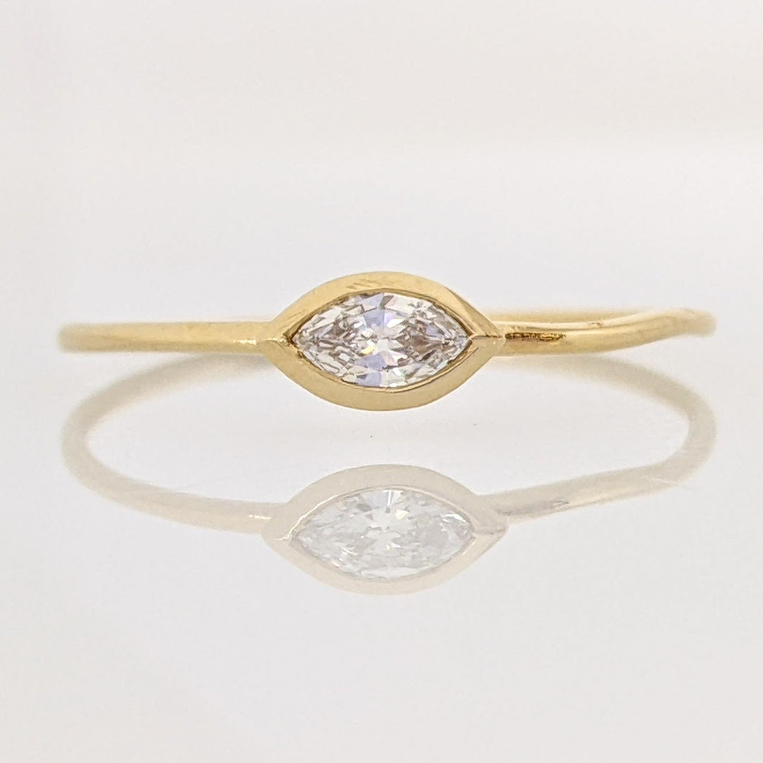 14K .14 CARAT TOTAL SI1 I DIAMOND MARQUISE BEZEL DAINTY ESTATE RING 0.5 GRAMS
