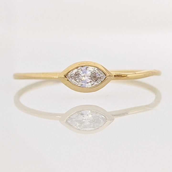 14K .14 CARAT TOTAL SI1 I DIAMOND MARQUISE BEZEL DAINTY ESTATE RING 0.5 GRAMS