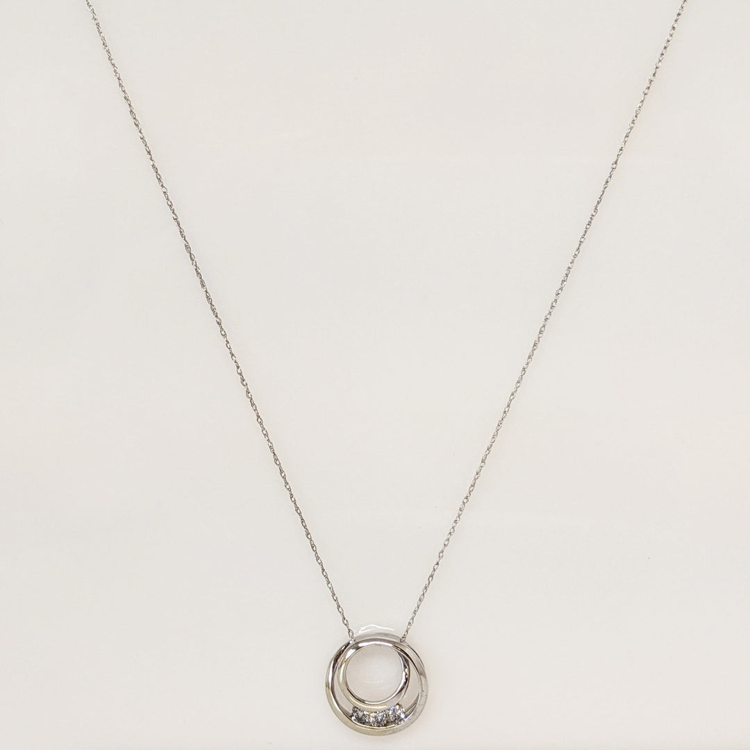 10K WHITE .20 CARAT TOTAL WEIGHT I1 I DIAMOND ROUND (3) SWIRL CIRCLE ESTATE PENDANT & CHAIN 1.7 GRAMS