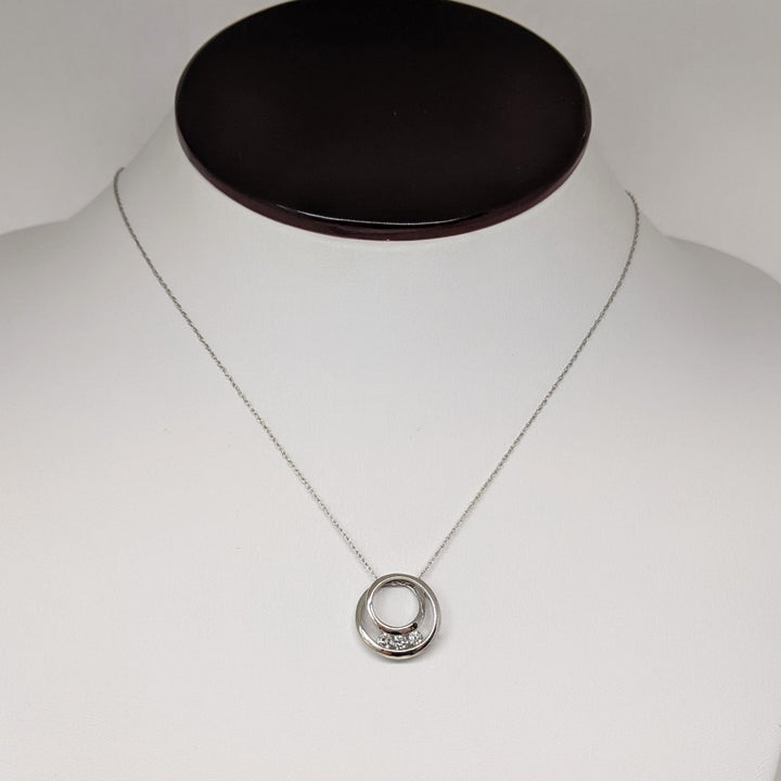 10K WHITE .20 CARAT TOTAL WEIGHT I1 I DIAMOND ROUND (3) SWIRL CIRCLE ESTATE PENDANT & CHAIN 1.7 GRAMS