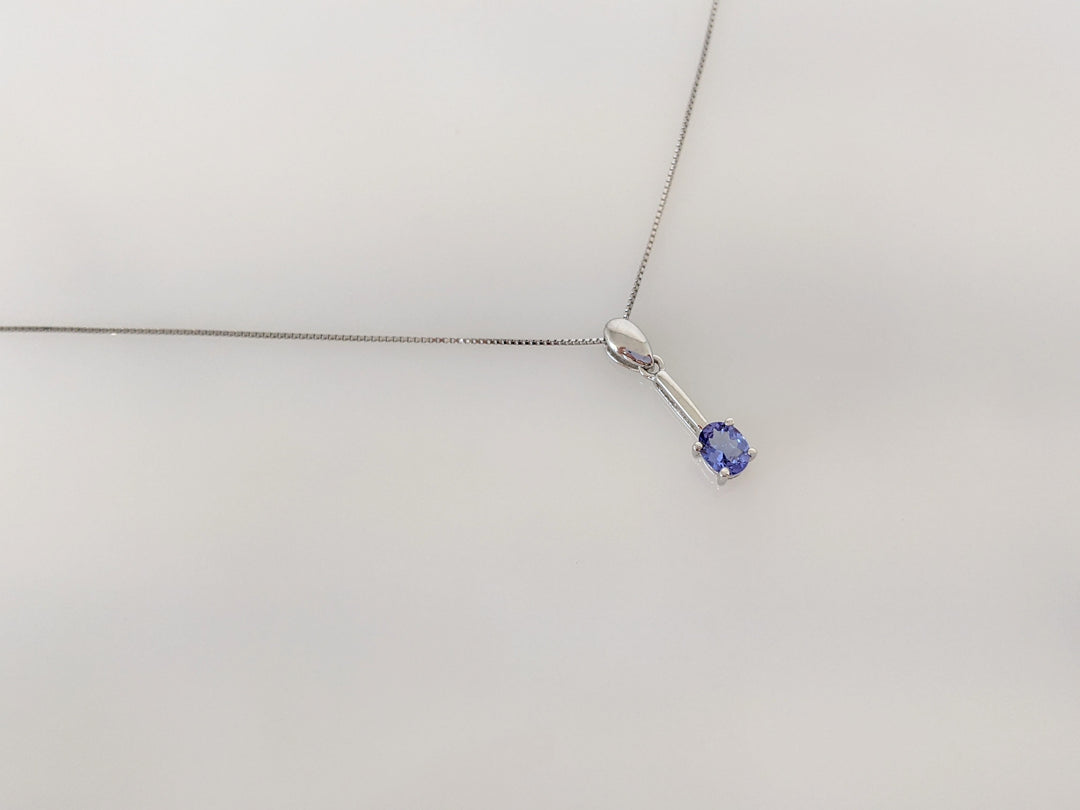 14K WHITE IOLITE OVAL 4X5 DROP ESTATE PENDANT & CHAIN 1.6 GRAMS
