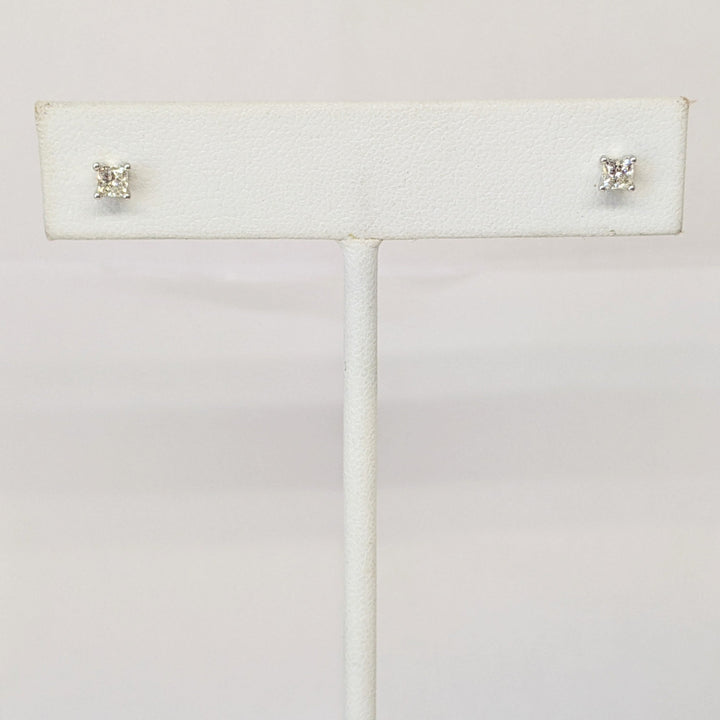14K WHITE .30 CARAT TOTAL WEIGHT SI2 J DIAMOND PRINCESS CUT (2) ESTATE STUD EARRINGS 0.7 GRAMS