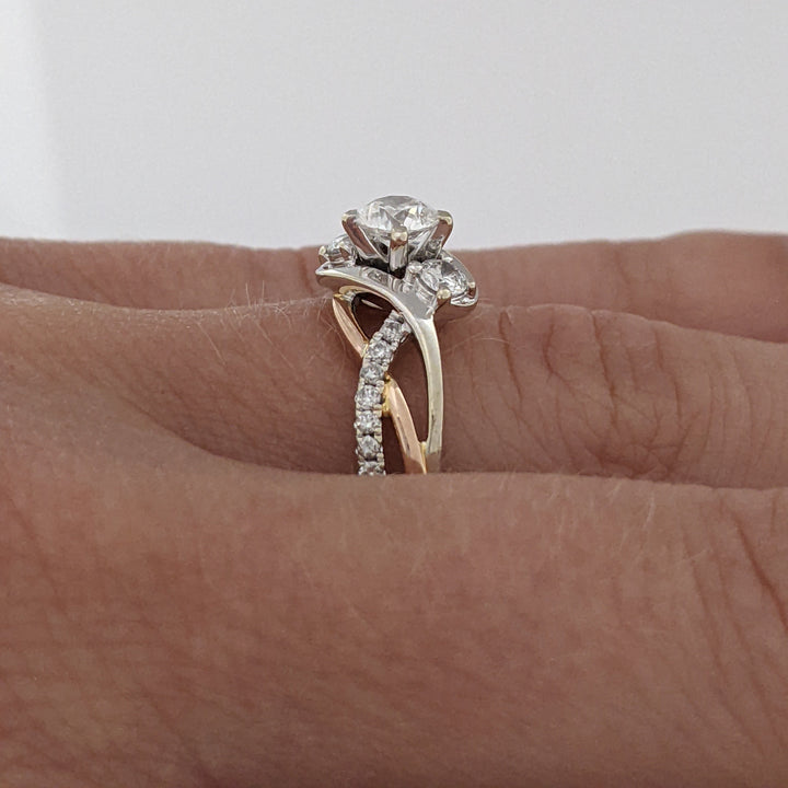14K TWO TONE .53 CARAT TOTAL WEIGHT I1 G DIAMOND ROUND (23) BYPASS TRINITY ESTATE RING 3.7 GRAMS