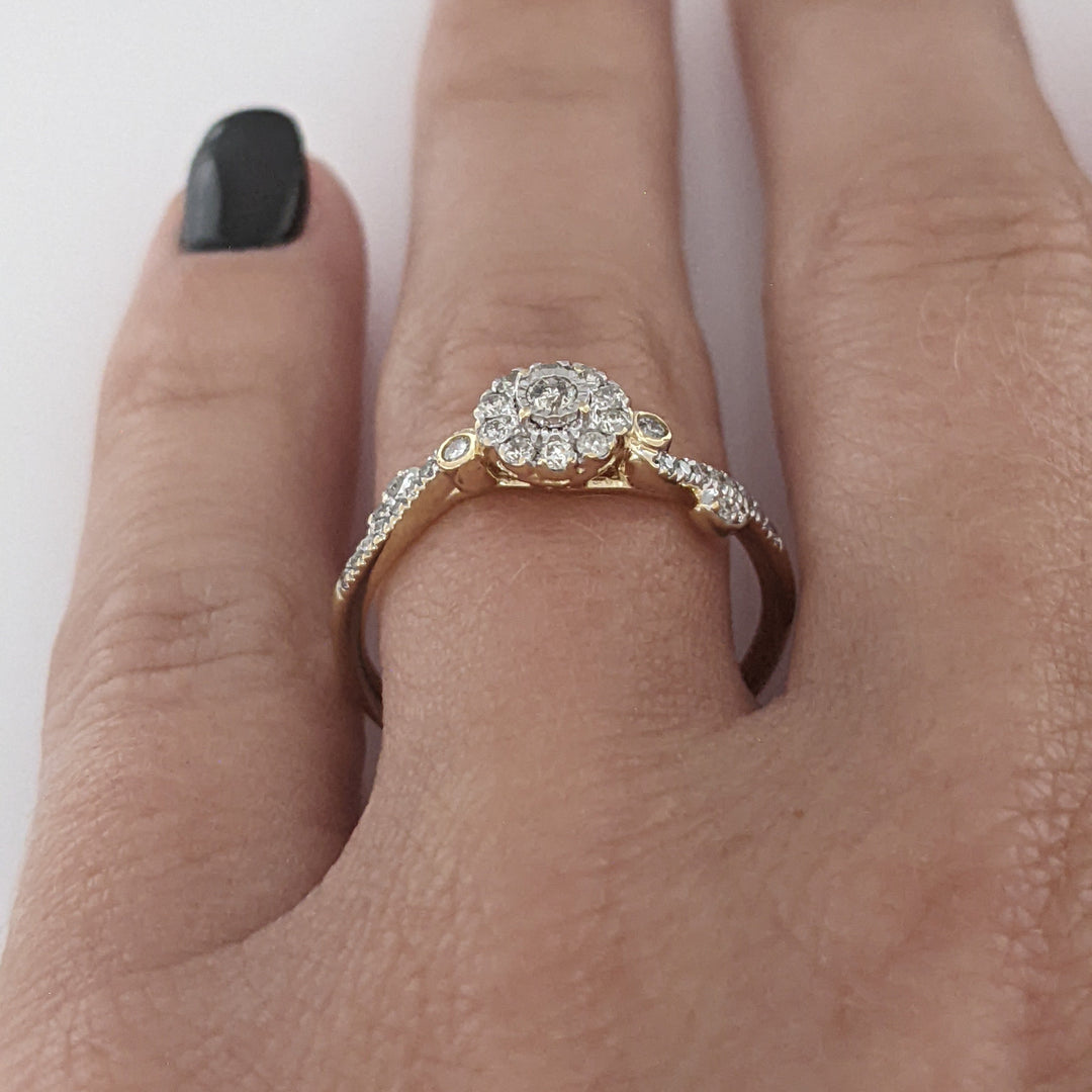 14K .25 CARAT TOTAL WEIGHT I1 H DIAMOND ROUND (33) ESTATE HALO RING 2.0 GRAMS