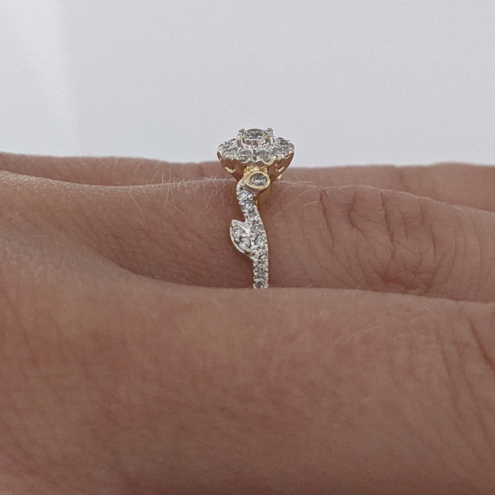 14K .25 CARAT TOTAL WEIGHT I1 H DIAMOND ROUND (33) ESTATE HALO RING 2.0 GRAMS