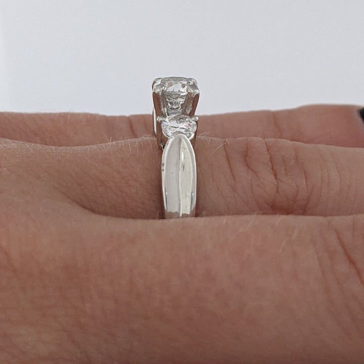 PLATINUM 1.06 CARAT TOTAL WEIGHT I1 K DIAMOND ROUND (3) TRINITY ESTATE RING 6.6 GRAMS