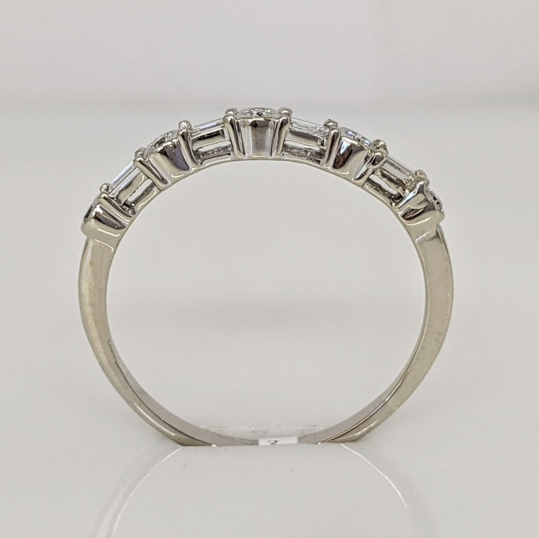 14K WHITE .22 CARAT TOTAL WEIGHT SI1 G DIAMOND ROUND (5) BAGUETTE (4) ESTATE BAND 1.7 GRAMS