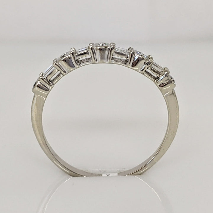 14K WHITE .22 CARAT TOTAL WEIGHT SI1 G DIAMOND ROUND (5) BAGUETTE (4) ESTATE BAND 1.7 GRAMS