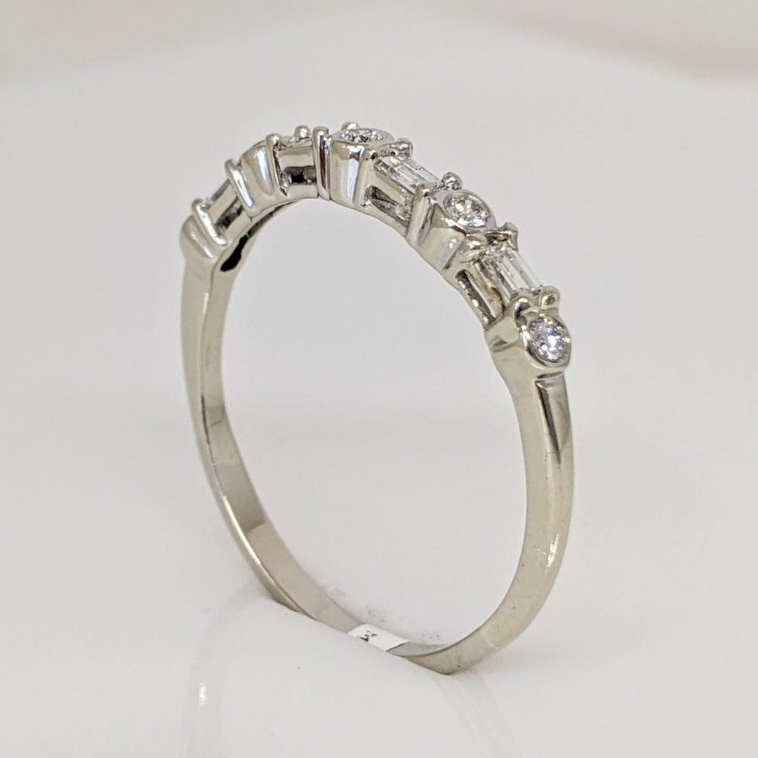 14K WHITE .22 CARAT TOTAL WEIGHT SI1 G DIAMOND ROUND (5) BAGUETTE (4) ESTATE BAND 1.7 GRAMS