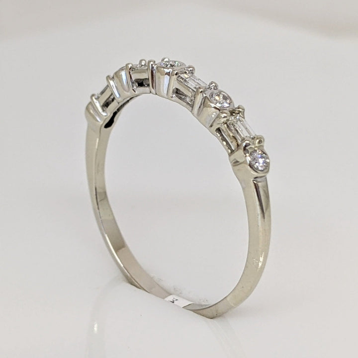 14K WHITE .22 CARAT TOTAL WEIGHT SI1 G DIAMOND ROUND (5) BAGUETTE (4) ESTATE BAND 1.7 GRAMS