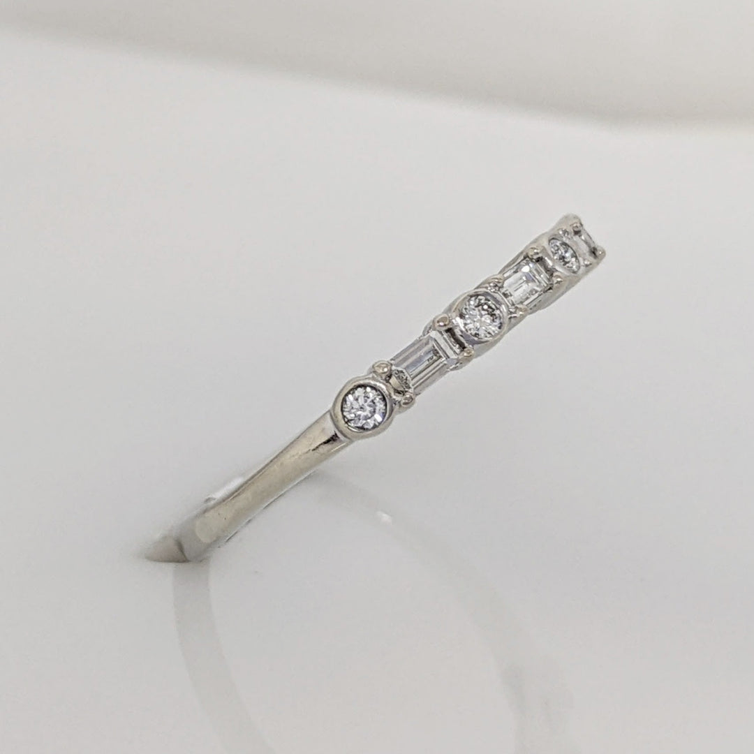 14K WHITE .22 CARAT TOTAL WEIGHT SI1 G DIAMOND ROUND (5) BAGUETTE (4) ESTATE BAND 1.7 GRAMS