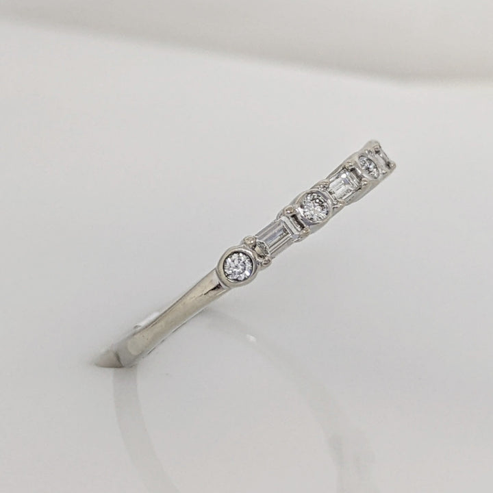14K WHITE .22 CARAT TOTAL WEIGHT SI1 G DIAMOND ROUND (5) BAGUETTE (4) ESTATE BAND 1.7 GRAMS