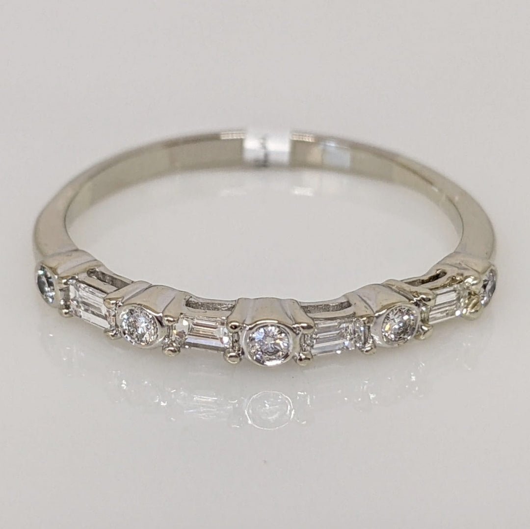 14K WHITE .22 CARAT TOTAL WEIGHT SI1 G DIAMOND ROUND (5) BAGUETTE (4) ESTATE BAND 1.7 GRAMS