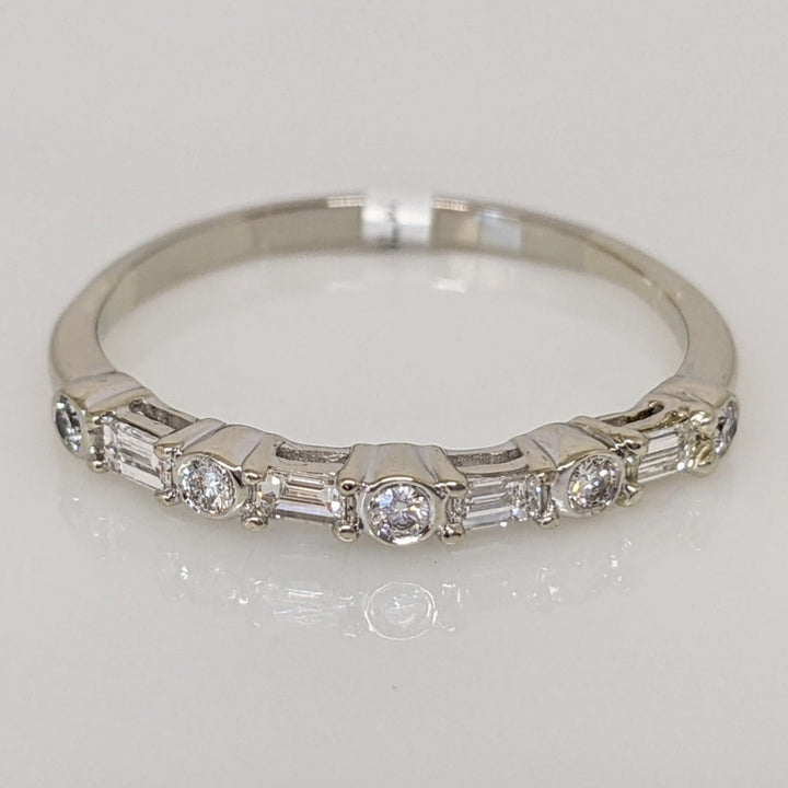 14K WHITE .22 CARAT TOTAL WEIGHT SI1 G DIAMOND ROUND (5) BAGUETTE (4) ESTATE BAND 1.7 GRAMS
