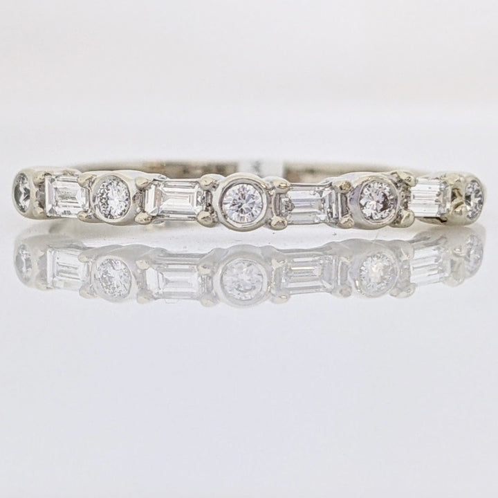14K WHITE .22 CARAT TOTAL WEIGHT SI1 G DIAMOND ROUND (5) BAGUETTE (4) ESTATE BAND 1.7 GRAMS