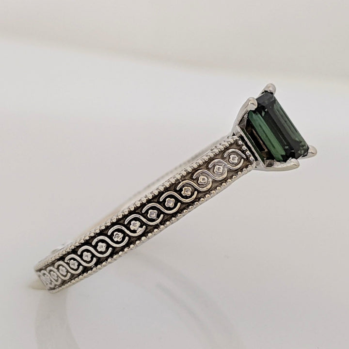 14K WHITE GREEN TOURMALINE EMERALD CUT 4X6 ETCHED MOUNTING ESTATE RING 5.1 GRAMS