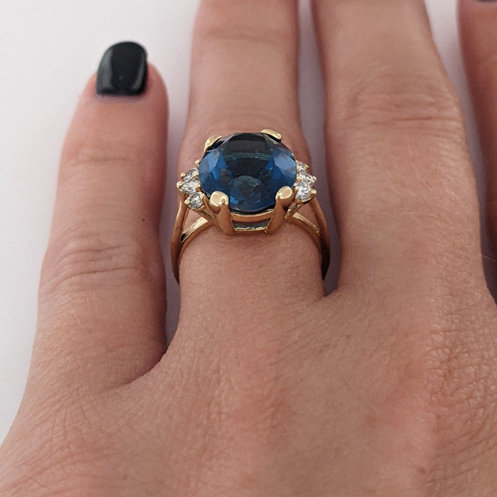 14K LONDON BLUE TOPAZ OVAL 10X12 WITH (6) MELEE ESTATE RING 3.3 GRAMS