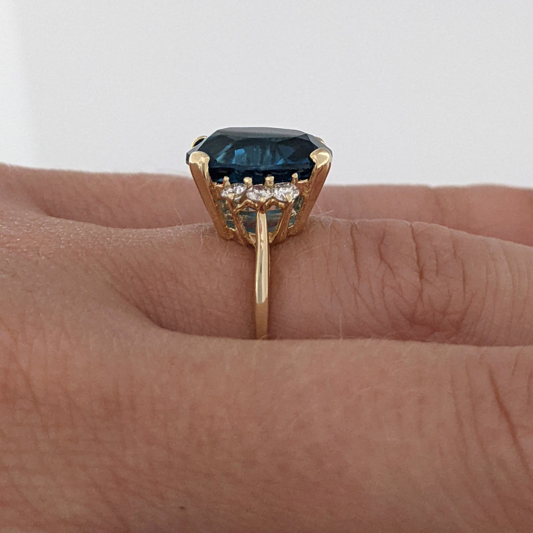 14K LONDON BLUE TOPAZ OVAL 10X12 WITH (6) MELEE ESTATE RING 3.3 GRAMS