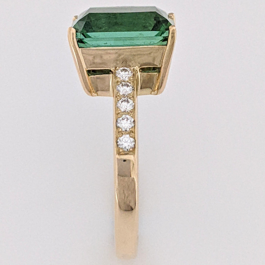 14K GREEN TOURMALINE EMERALD CUT 8.5X10.8 WITH (10) MELEE ESTATE RING 5.4 GRAMS
