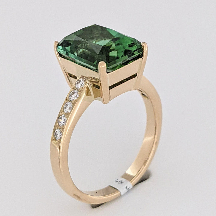 14K GREEN TOURMALINE EMERALD CUT 8.5X10.8 WITH (10) MELEE ESTATE RING 5.4 GRAMS
