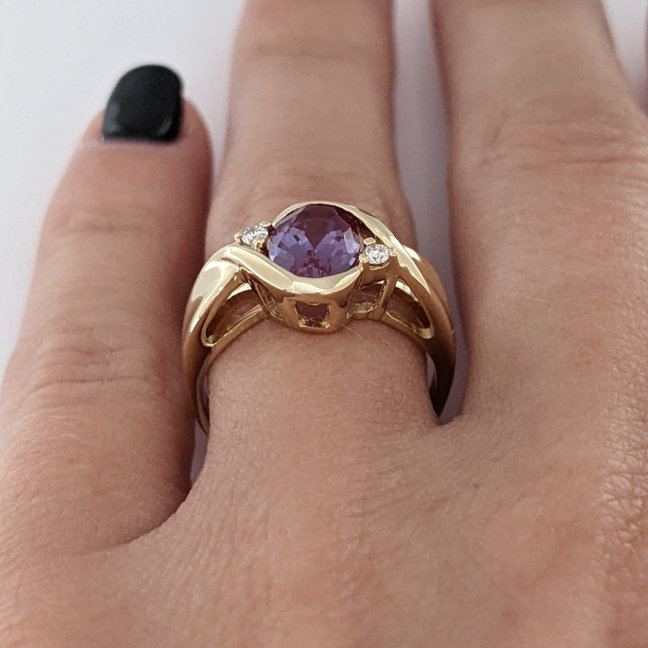 14K CHATHAM ALEXANDRITE OVAL 6X8 WITH (2) MELEE ESTATE BEZEL RING 3.7 GRAMS