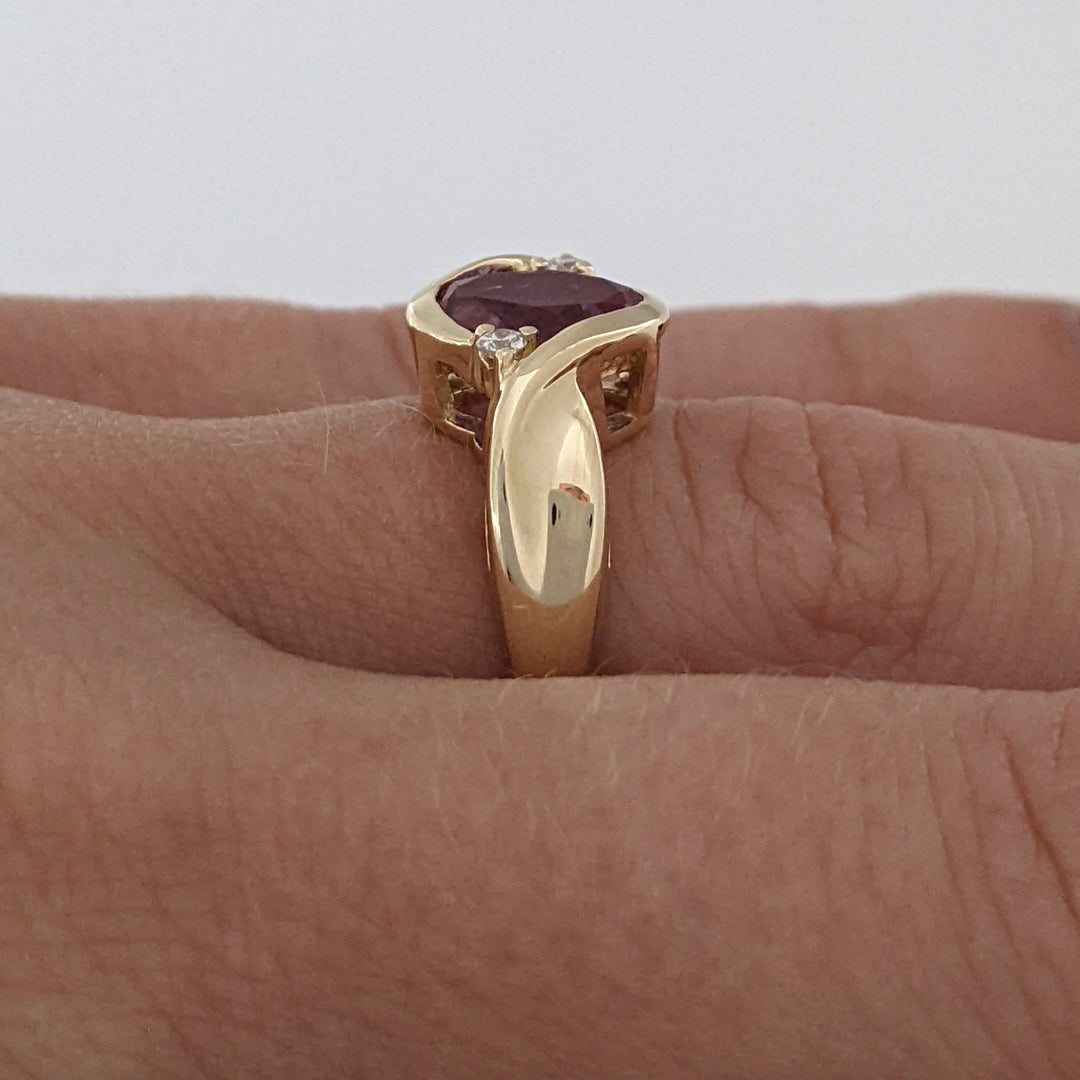14K CHATHAM ALEXANDRITE OVAL 6X8 WITH (2) MELEE ESTATE BEZEL RING 3.7 GRAMS