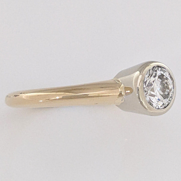14K .59 CARAT TOTAL I1 I DIAMOND ROUND ESTATE BEZEL SET RING 3.2 GRAMS