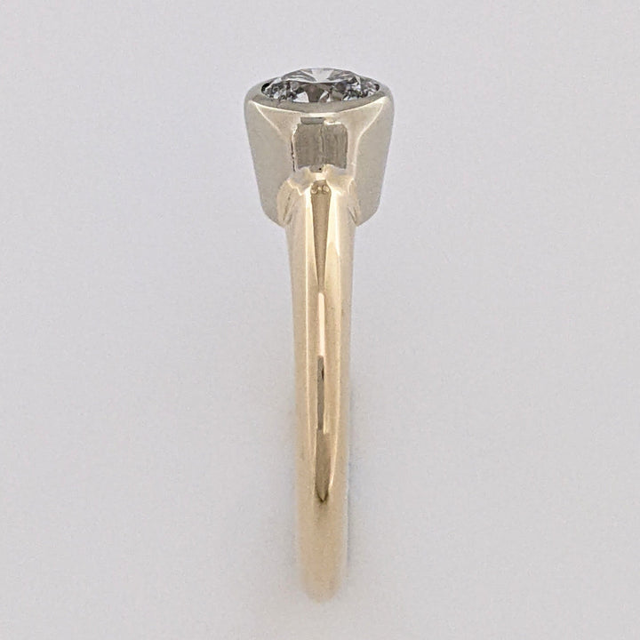 14K .59 CARAT TOTAL I1 I DIAMOND ROUND ESTATE BEZEL SET RING 3.2 GRAMS