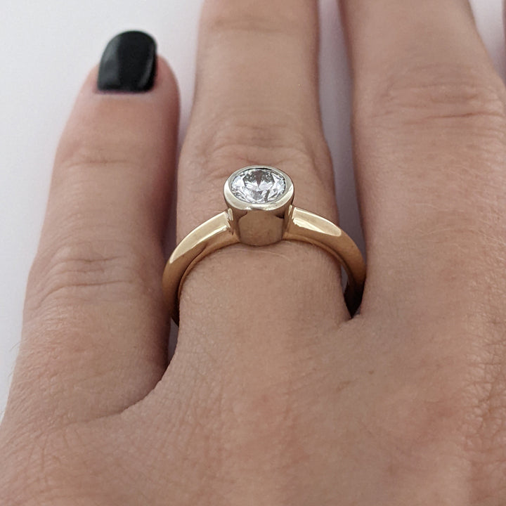 14K .59 CARAT TOTAL I1 I DIAMOND ROUND ESTATE BEZEL SET RING 3.2 GRAMS