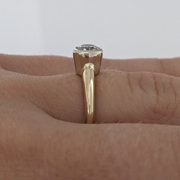 14K .59 CARAT TOTAL I1 I DIAMOND ROUND ESTATE BEZEL SET RING 3.2 GRAMS