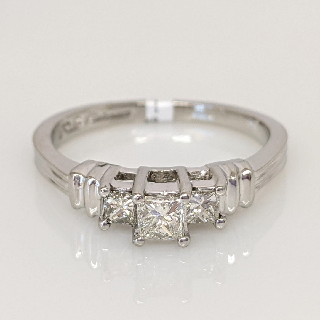 PLATINUM .40 CARAT TOTAL WEIGHT VS2 G DIAMOND PRINCESS CUT (3) TRINITY ESTATE RING 5.3 GRAMS