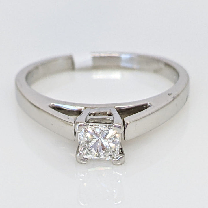 PLATINUM .45 CARAT TOTAL I1 H DIAMOND PRINCESS CUT RAISED SHANK SOLITAIRE ESTATE RING 5.1 GRAMS