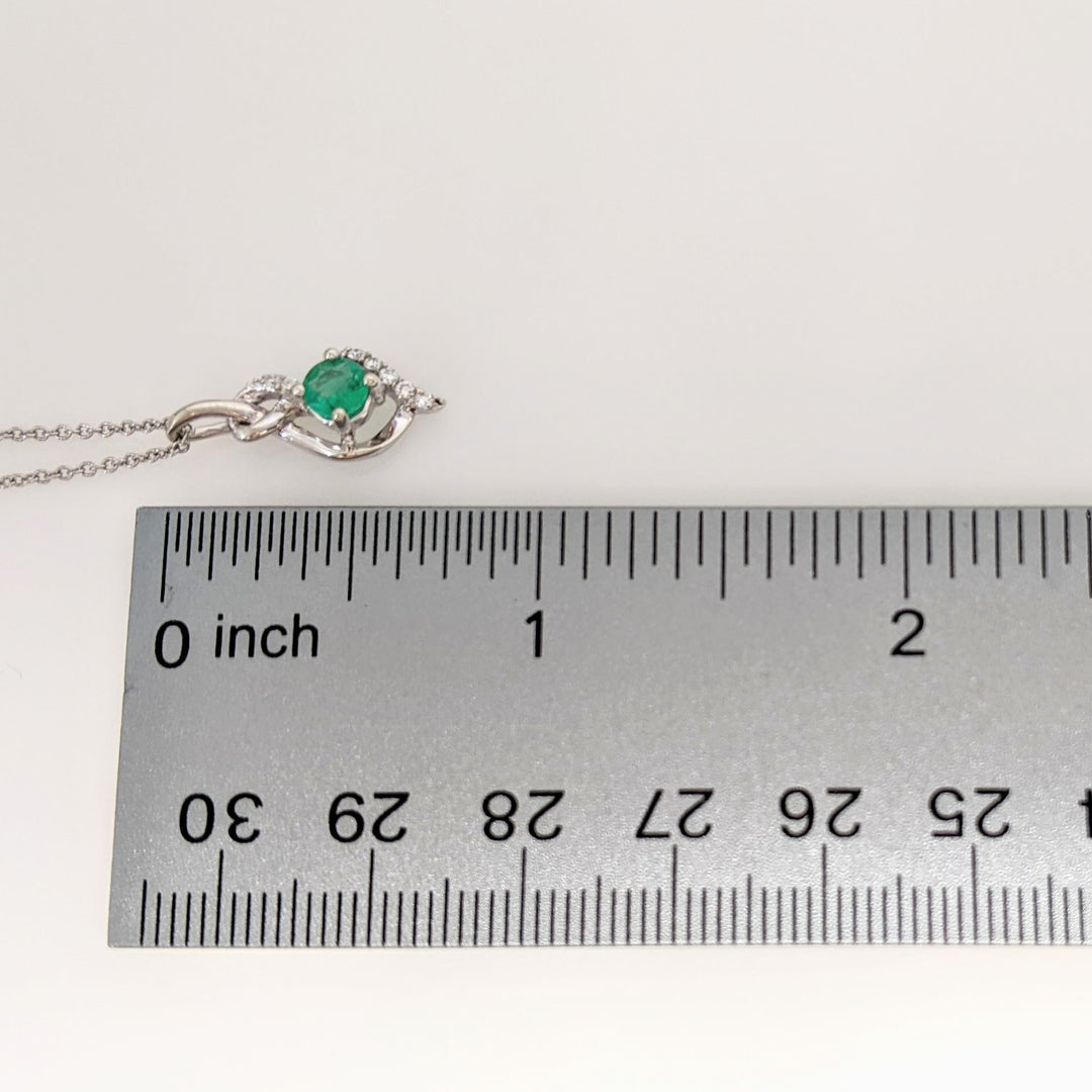 14K WHITE EMERALD ROUND 4MM WITH (7) MELEE ESTATE PENDANT & CHAIN 3.5 GRAMS