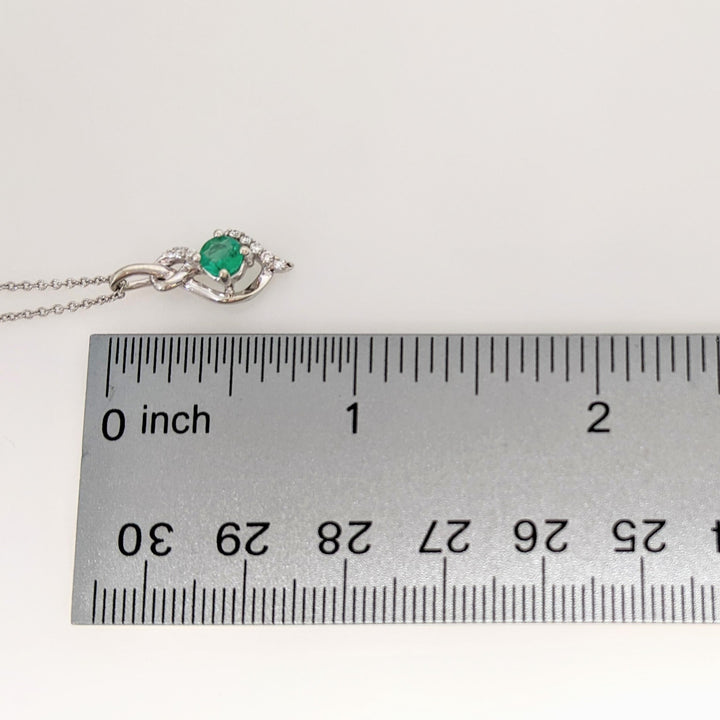 14K WHITE EMERALD ROUND 4MM WITH (7) MELEE ESTATE PENDANT & CHAIN 3.5 GRAMS