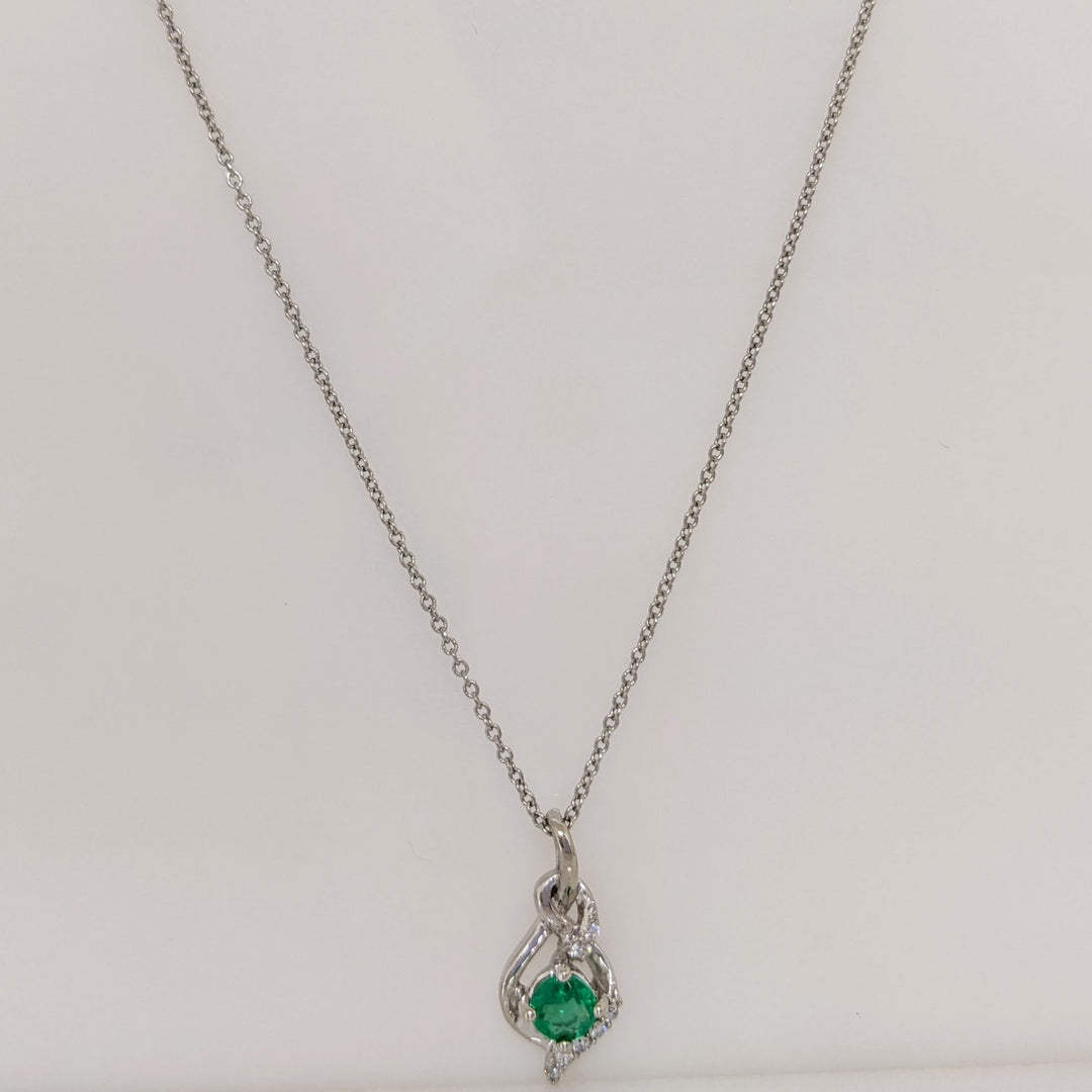 14K WHITE EMERALD ROUND 4MM WITH (7) MELEE ESTATE PENDANT & CHAIN 3.5 GRAMS