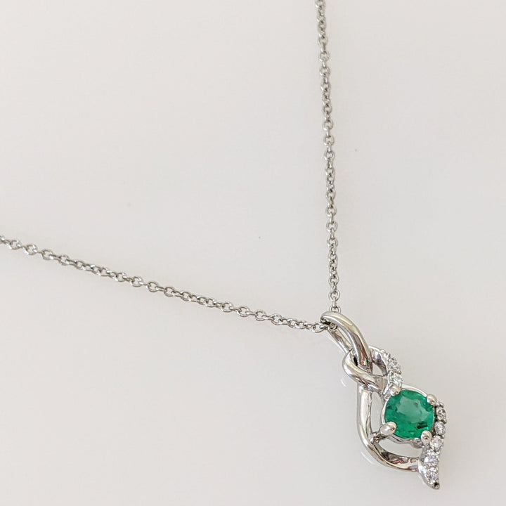 14K WHITE EMERALD ROUND 4MM WITH (7) MELEE ESTATE PENDANT & CHAIN 3.5 GRAMS