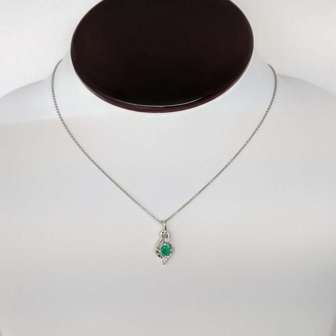 14K WHITE EMERALD ROUND 4MM WITH (7) MELEE ESTATE PENDANT & CHAIN 3.5 GRAMS