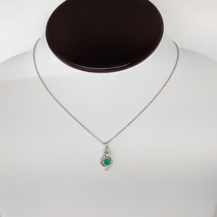 14K WHITE EMERALD ROUND 4MM WITH (7) MELEE ESTATE PENDANT & CHAIN 3.5 GRAMS