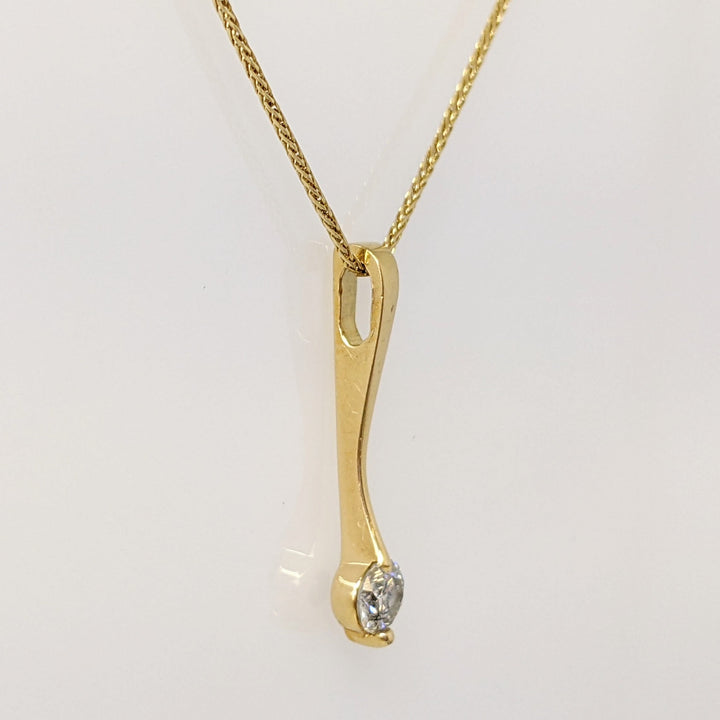 18K .25 CARAT TOTAL I1 K DIAMOND ROUND DROP STYLE ESTATE PENDANT & 14K CHAIN 2.6 GRAMS