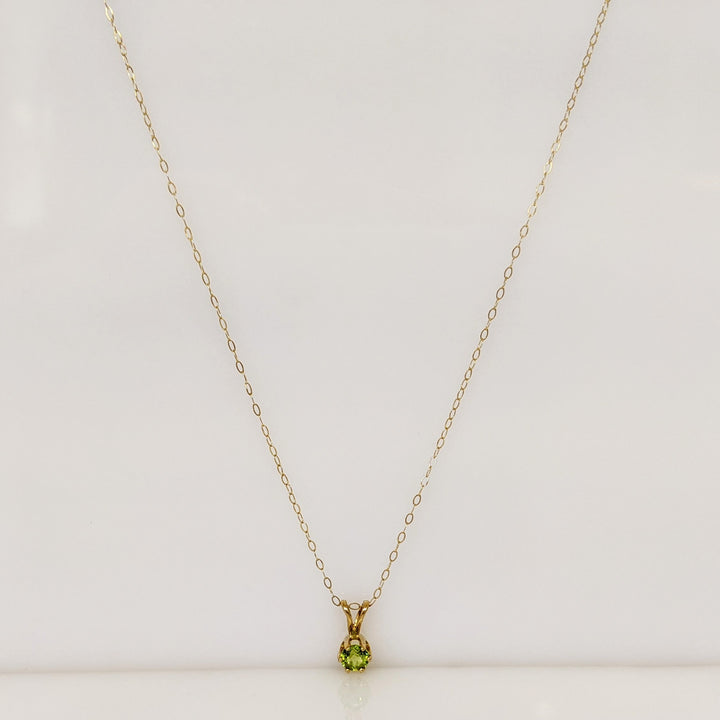 14K PERIDOT ROUND 4MM ESTATE PENDANT & CHAIN 0.8 GRAMS