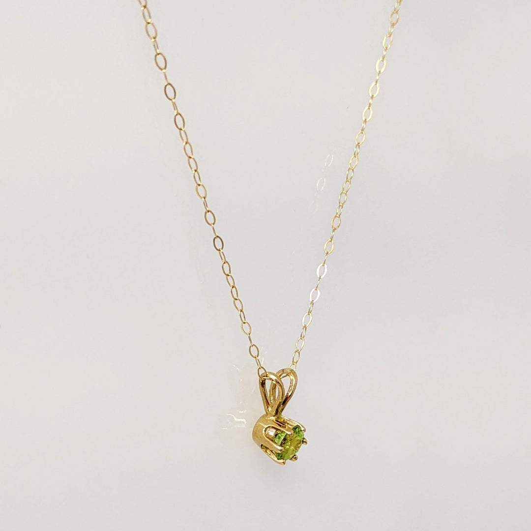 14K PERIDOT ROUND 4MM ESTATE PENDANT & CHAIN 0.8 GRAMS