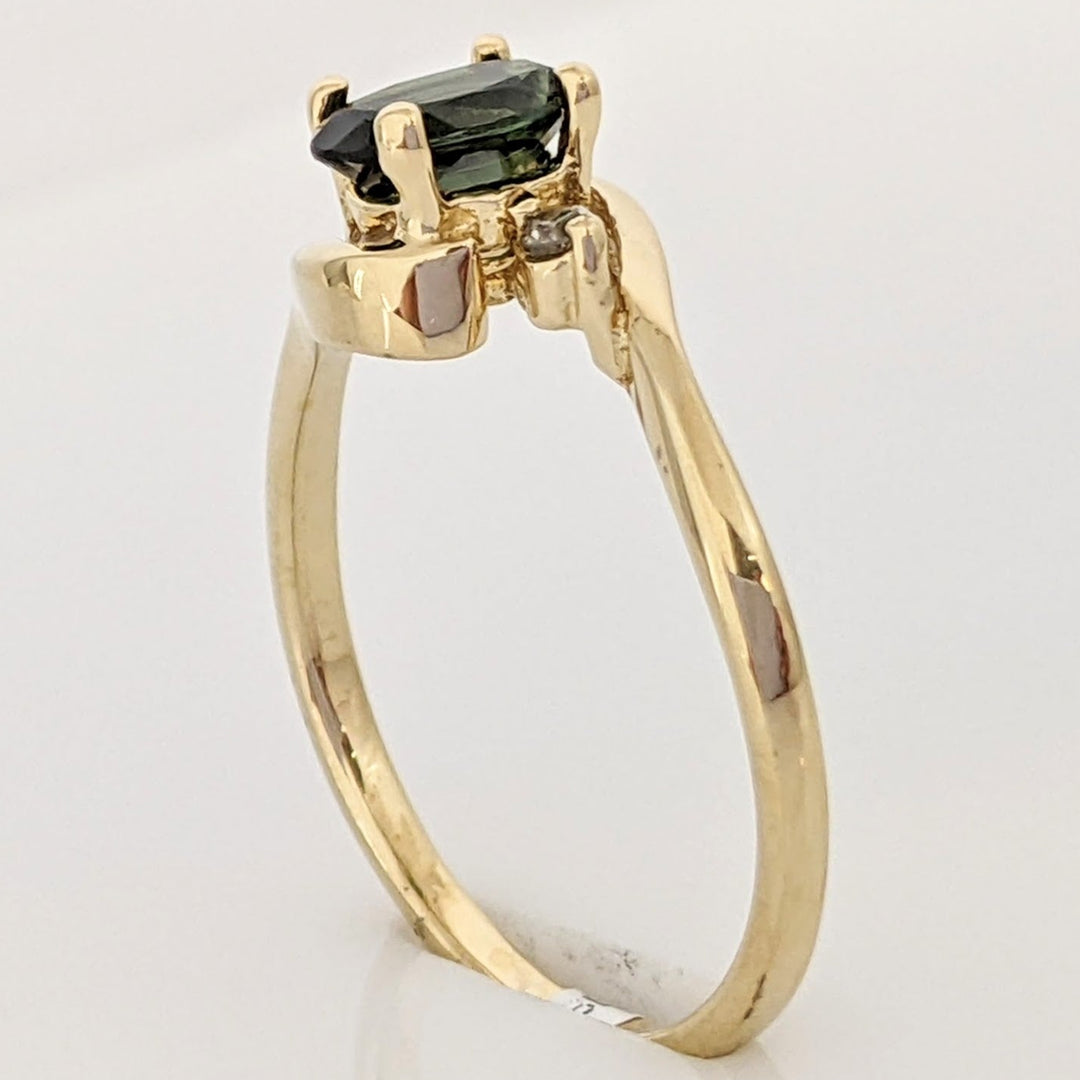 14K GREEN TOURMALINE OVAL 4X6 WITH (2) MELEE ESTATE RING 1.8 GRAMS