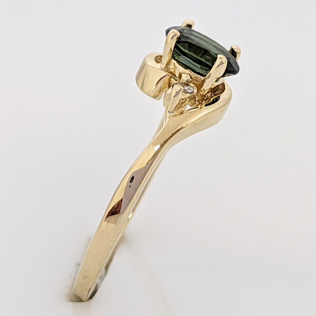 14K GREEN TOURMALINE OVAL 4X6 WITH (2) MELEE ESTATE RING 1.8 GRAMS